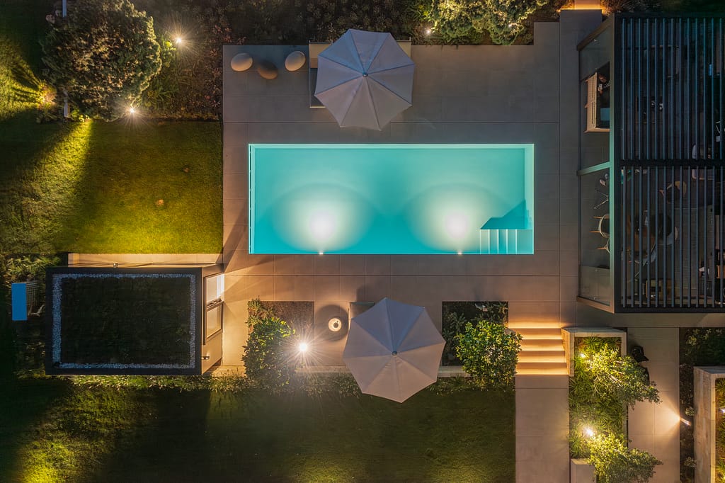 Poolgarten bei Nach von oben