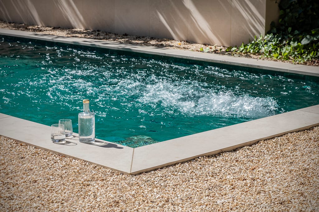 türikser Pool beige Fliese (3) gefliester Pool in petrol und beige