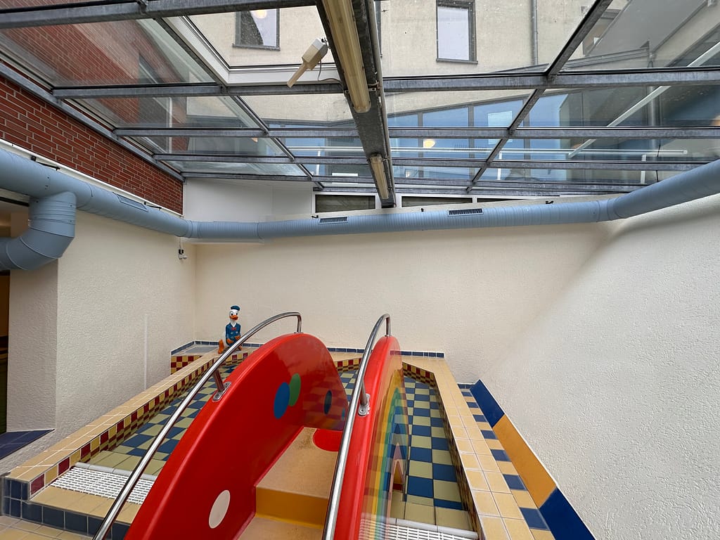 Ursprüngliches Becken und Kinderbecken (4)