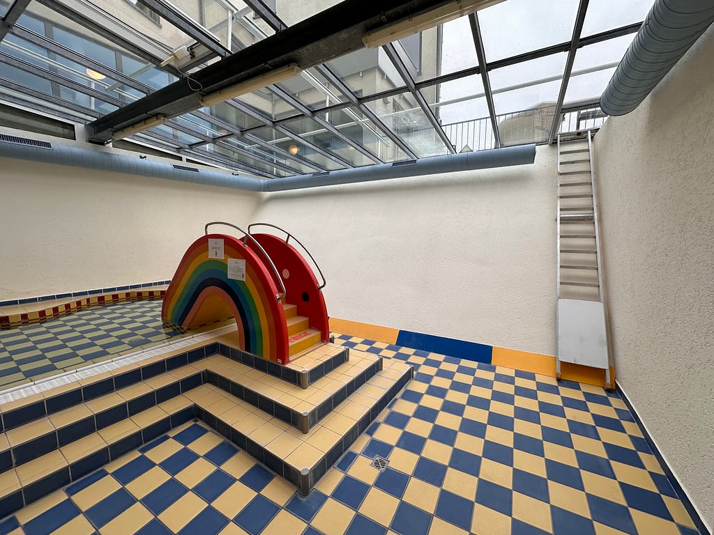 Ursprüngliches Becken und Kinderbecken (4)