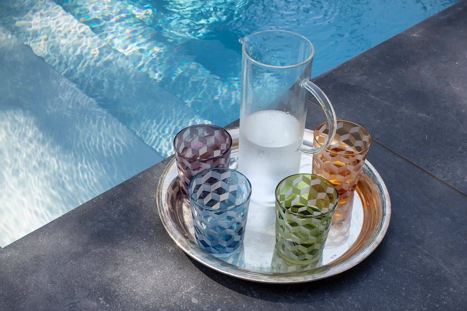 Gläser am Pool