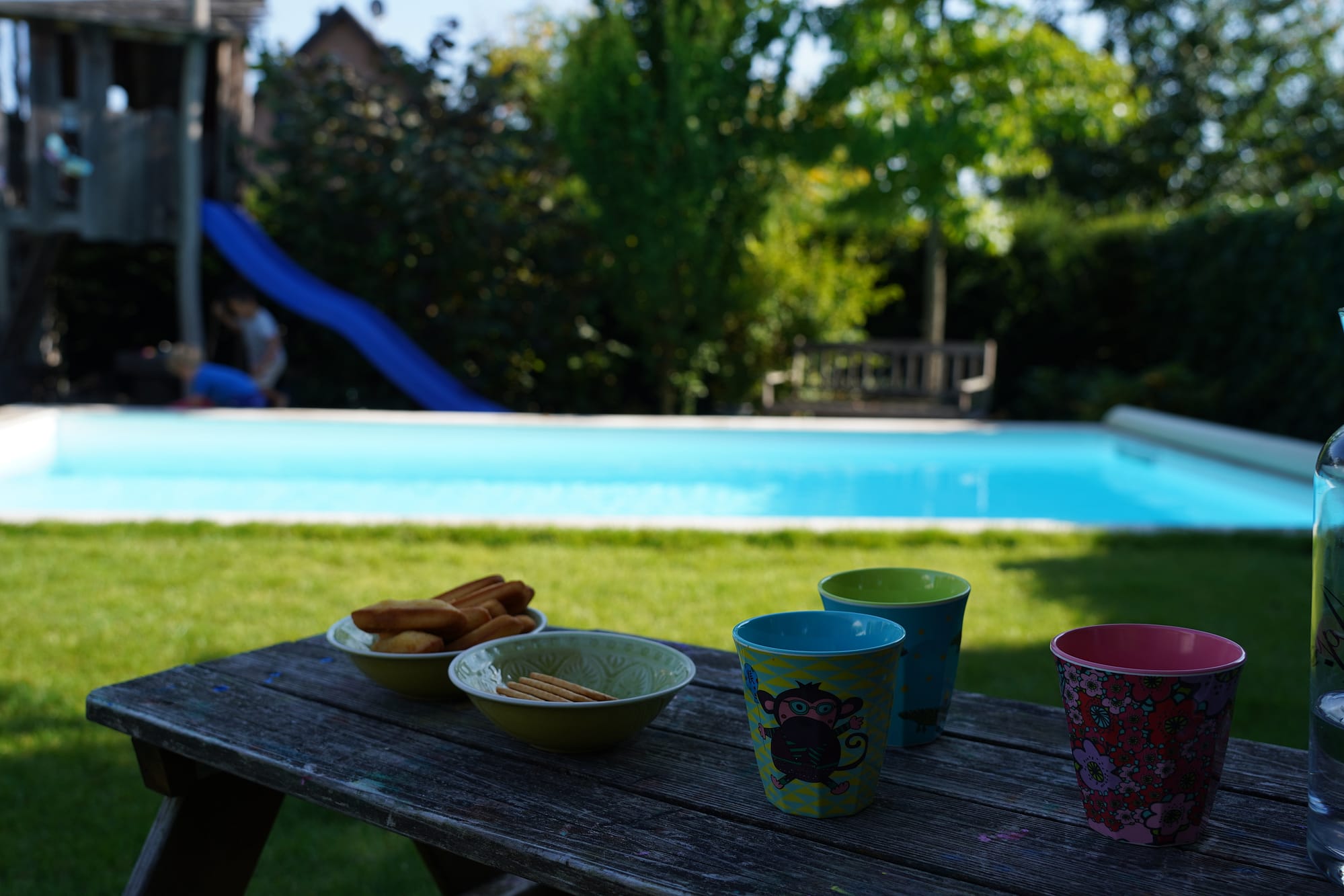 Familienpool Tisch Familienpool Tisch mit Bechern