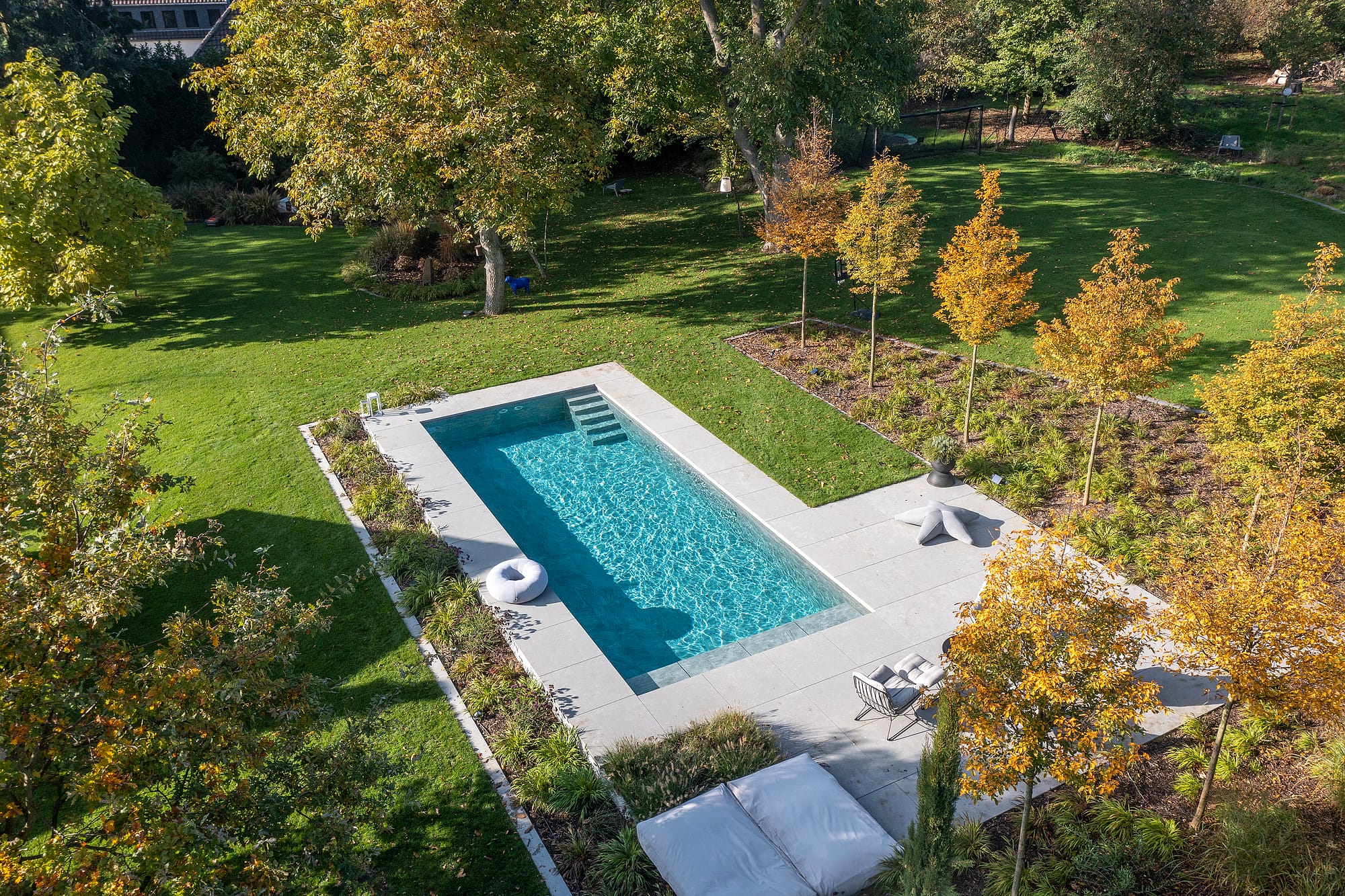 Fliesenpool Garten
