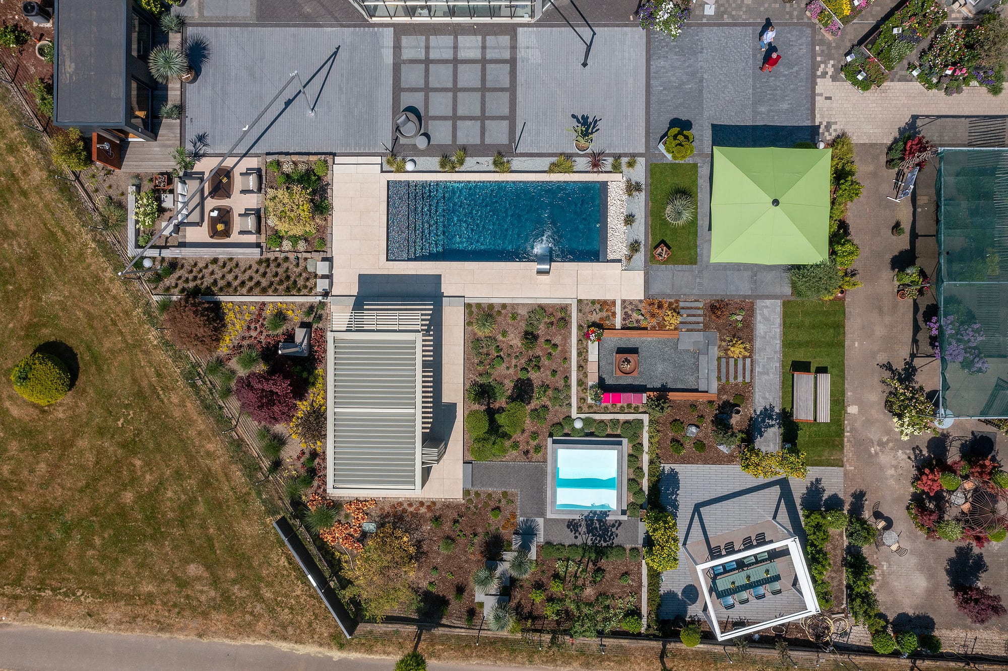Poolausstellung WEERTS in Meerbusch bei Düsseldorf und nahe Köln