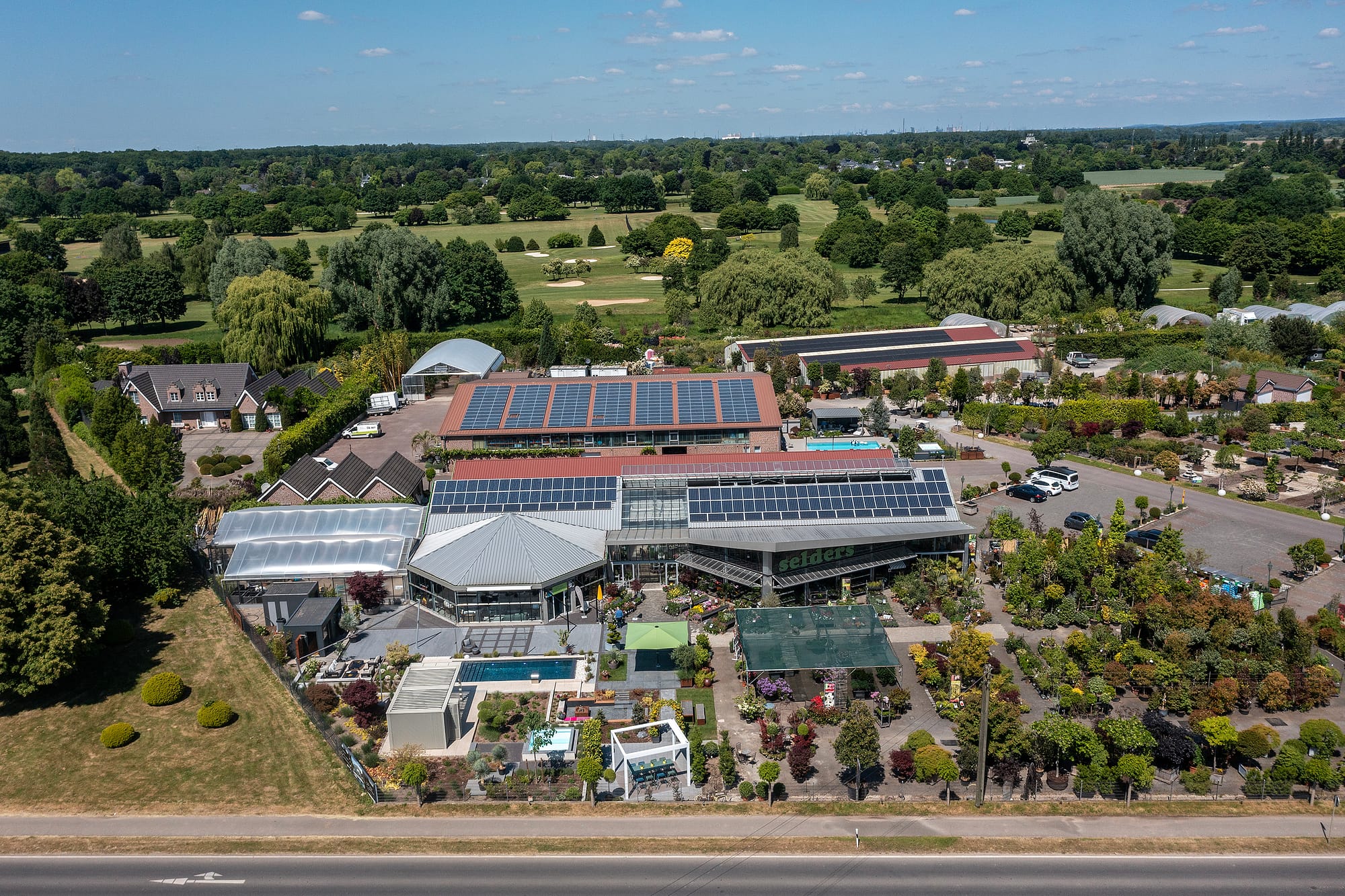 Poolausstellung WEERTS in Meerbusch bei Düsseldorf und nahe Köln