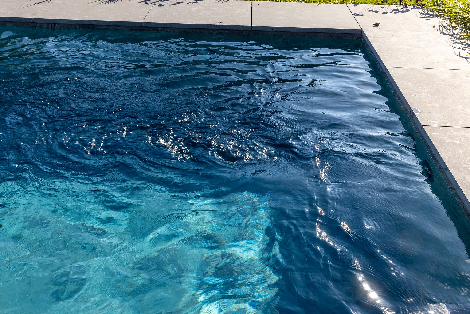 Fliesenpool Wasser