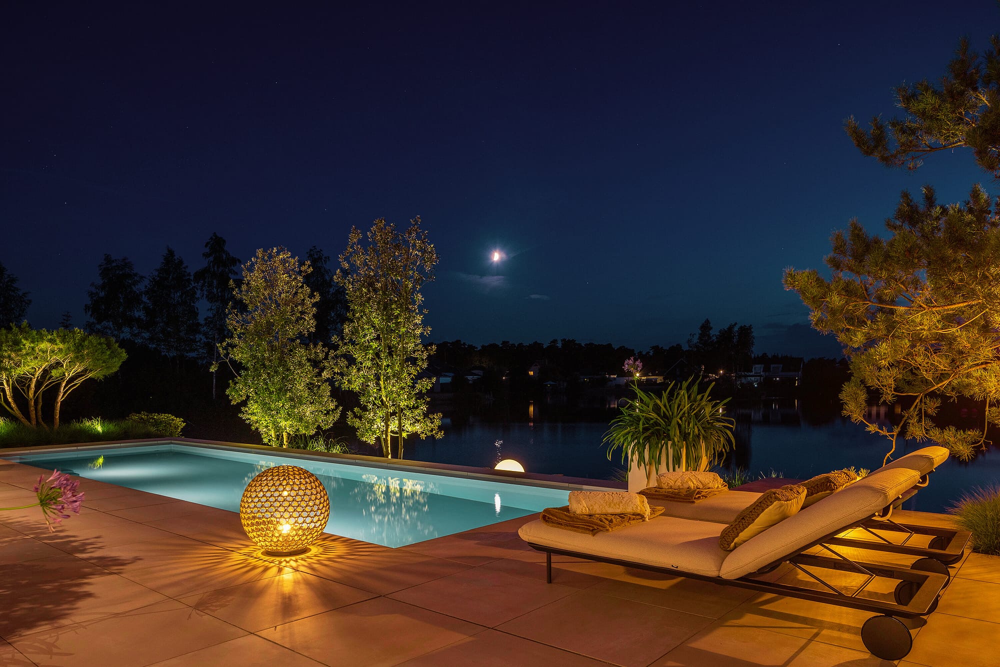 Weerts Pool am See Nacht 2 Pool beleuchtet und See bei Nacht