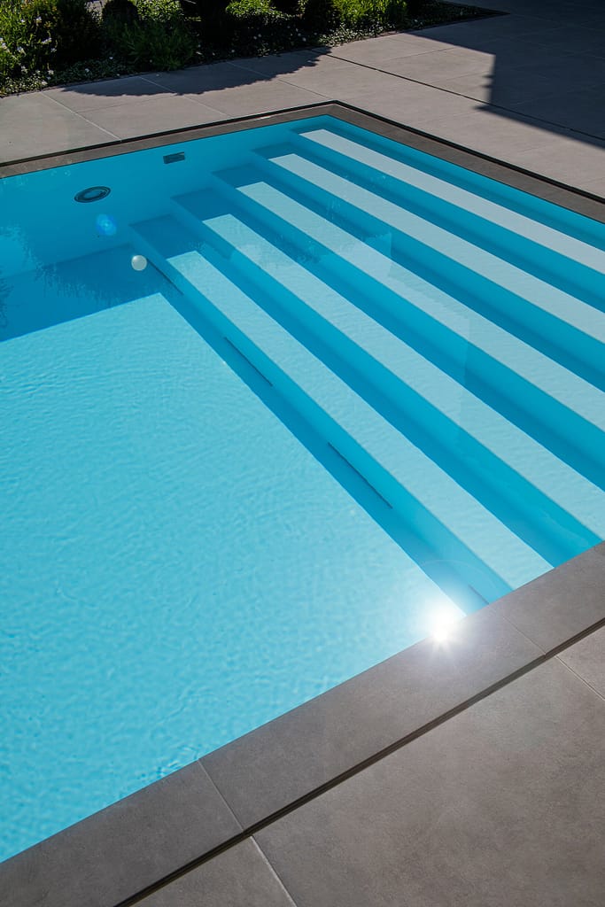 Pool Whirlpool WEERTS Villa Meerbusch Düsseldorf Treppe Pool Whirlpool WEERTS Villa Meerbusch Düsseldorf